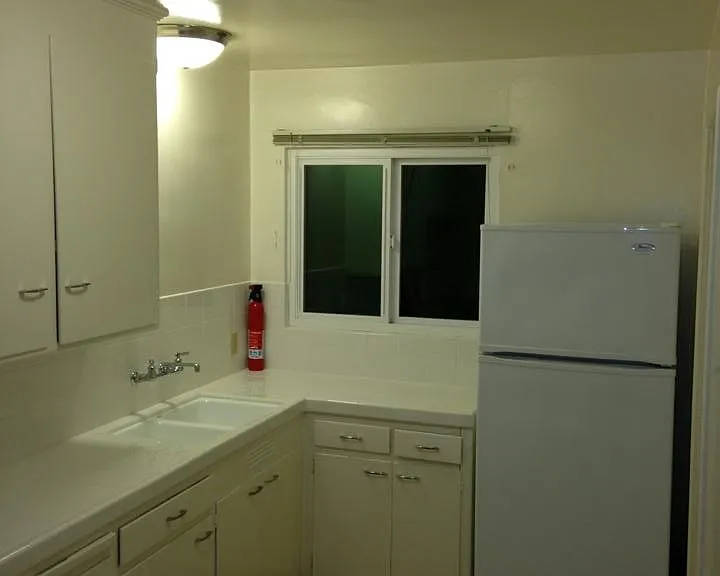 2200 Mountain Blvd #4 — Photo 8