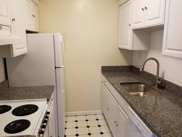 321 Wilkes St — Photo 35