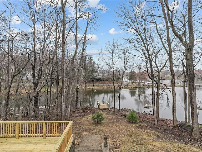 8 Teatown Ct — Photo 2