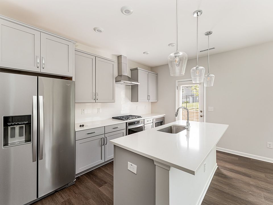 2nd image of 813 Star Ridge Dr