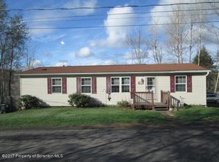 90 Sunrise Blvd, Lake Ariel, PA 18436