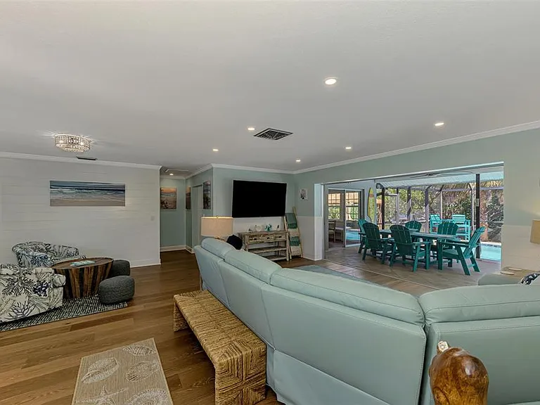 307 Avenida De Paradisio — Photo 12