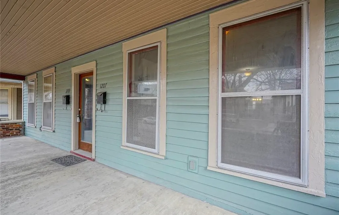 1207 N New Jersey St photo 1