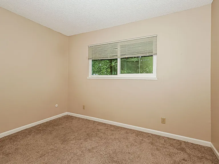 517 Debbie Dr — Photo 14