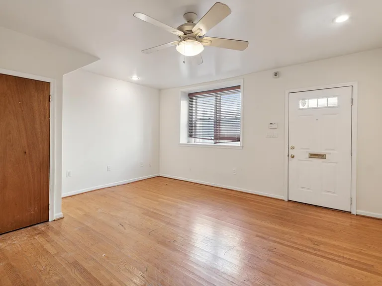 147 Conarroe St — Photo 2