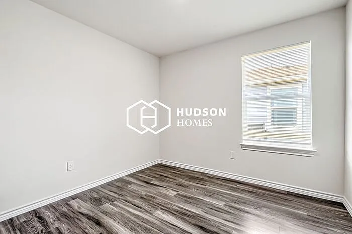 1368 Locust St — Photo 8