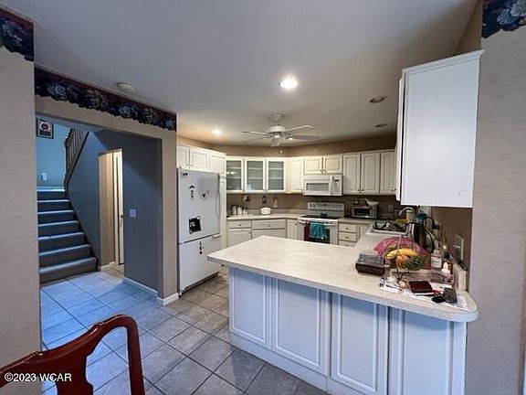 3rd image of 210 Hideaway Dr