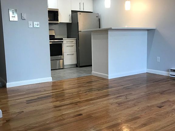 3rd image of 40 Fountain Ln APT 1