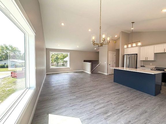4th image of 1312 Robinwood Ln