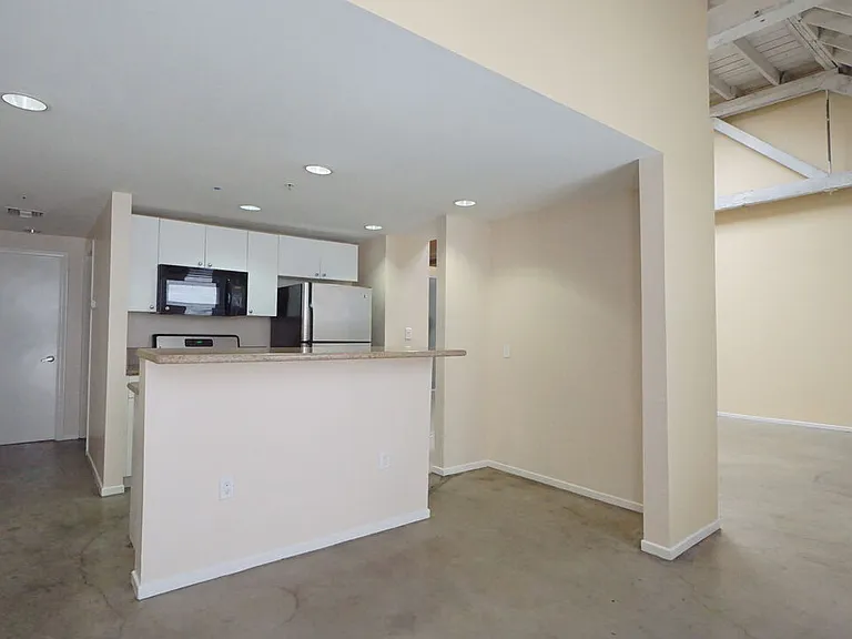 922 W 23rd St #101 — Photo 6