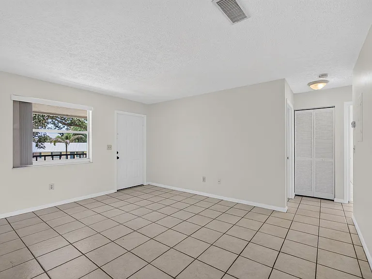 708 SW Gardens Blvd — Photo 14