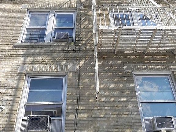 5th image of 3132 Perry Ave #7