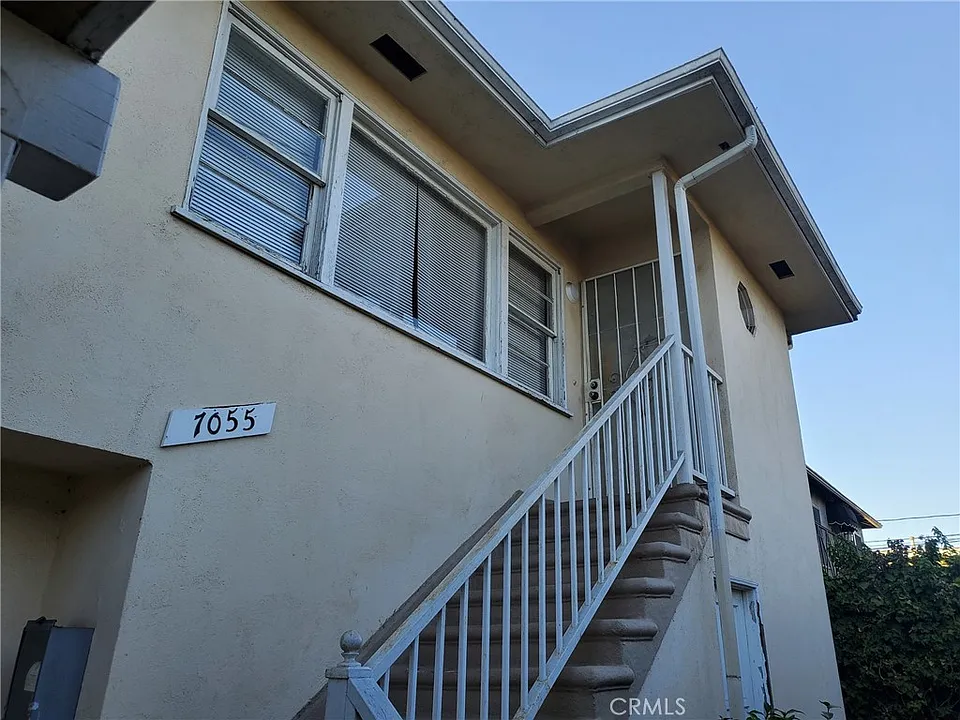 7055 S La Cienega Blvd
