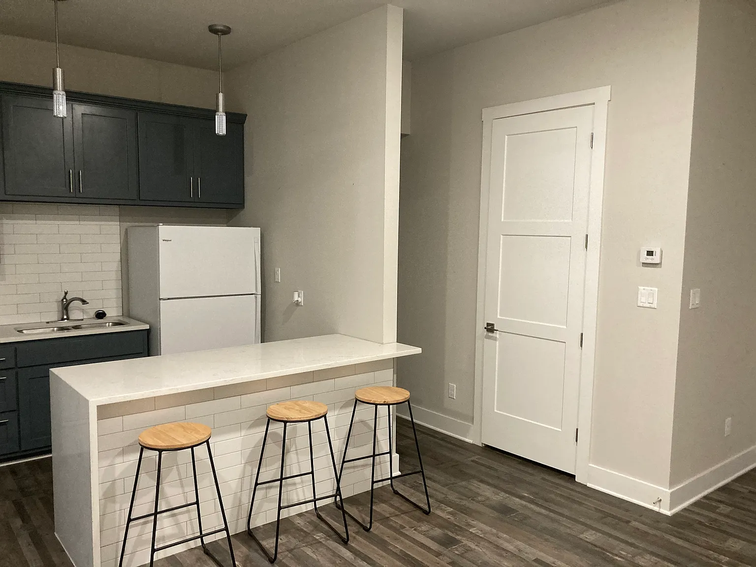 Studio, 400 sqft, $1,100 — Photo 3