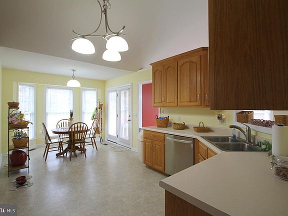 5th image of 37 Pribble Ln