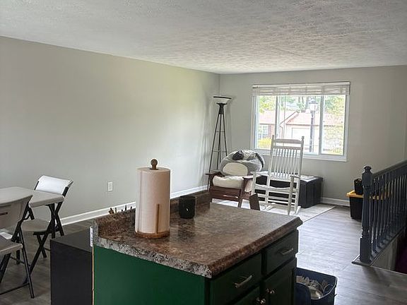 4th image of 744 Maplewood Ln