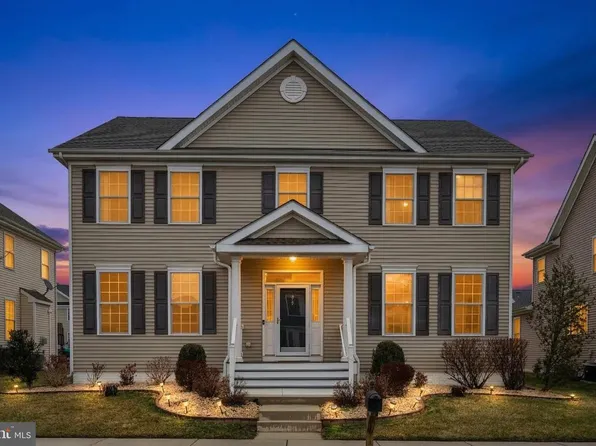 6 Alluvial Dr, Chesterfield, NJ 08515