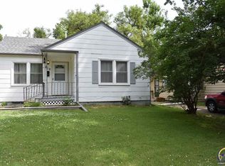 212 SW Country Club Dr, Topeka, KS 66611