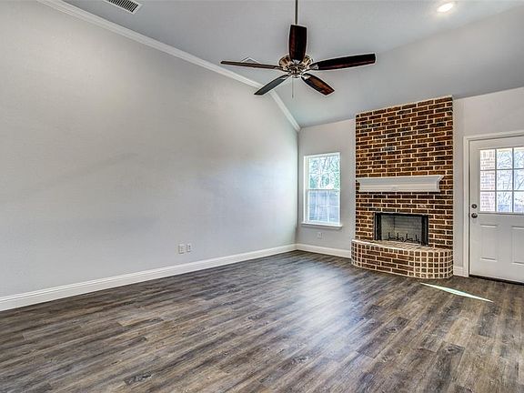 5th image of 400 Hayes Ct