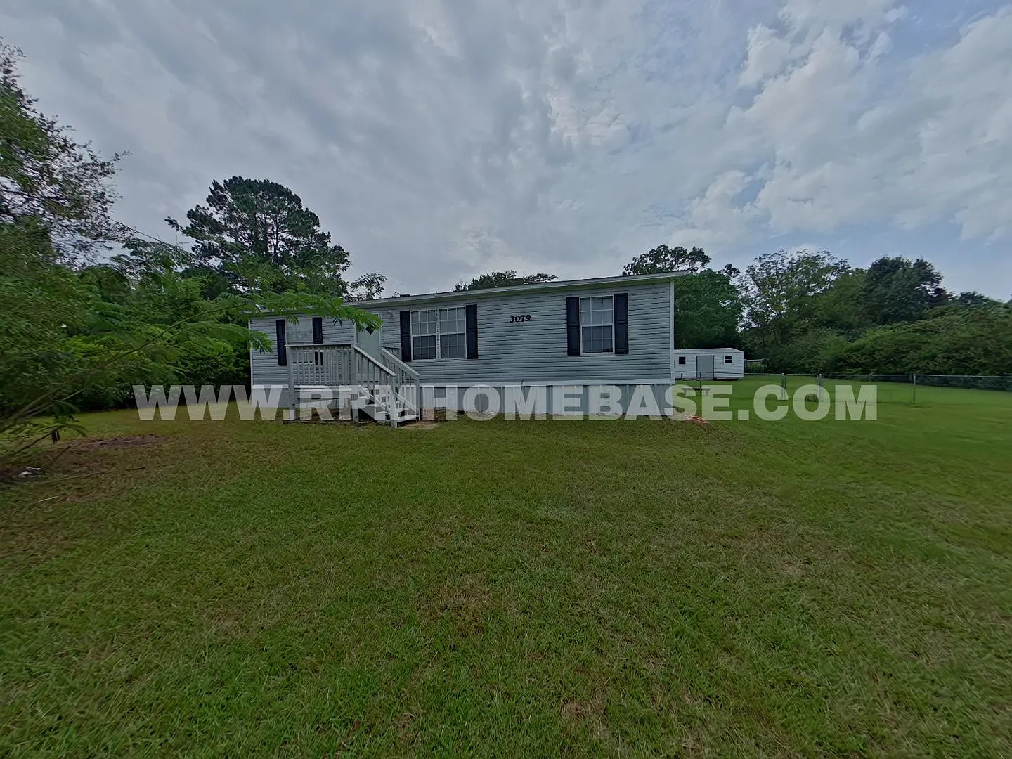 Spacious and Well-Maintained 3-Bedroom, 2-Bathroom Manufactured Home on a Full Acre in Crestview — Photo 1