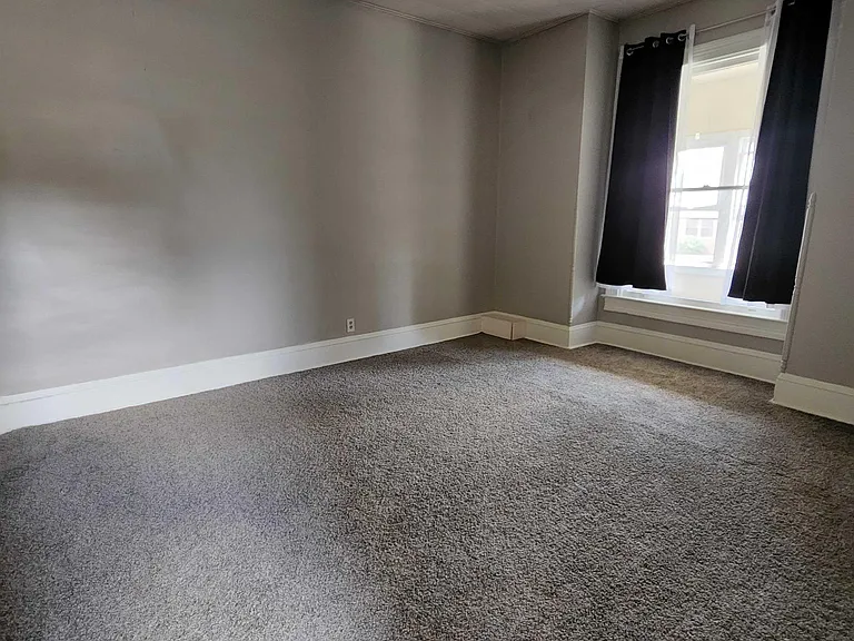 1107 Avenue F — Photo 4