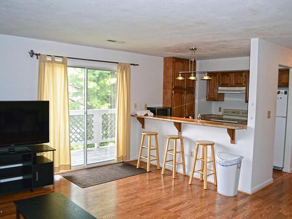 3rd image of 815 Cascade Ct
