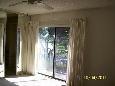 5th image of 135 Live Oak Ln