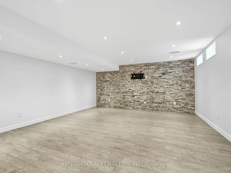 68 Old Orchard Cres — Photo 42