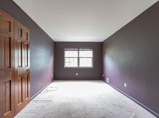 537 Race Pl, Oakdale, NY 11769
