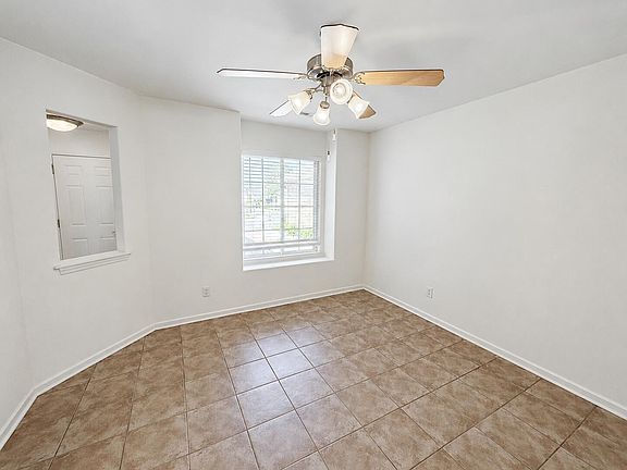 3rd image of 10653 Keystone Ln