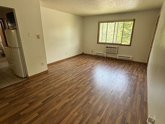 2nd image of 919 Gould St APT 17