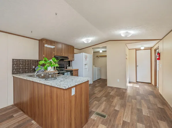 246 Rainbow Dr, Crestview, FL 32539