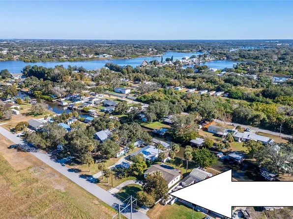 9938 Peninsular Dr, Gibsonton, FL 33534