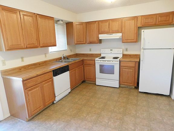 5th image of 477 32 1/8 Rd APT 4