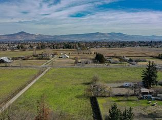 668 Oak Grove Rd, Medford, OR 97501