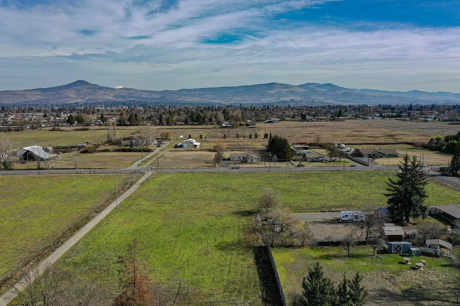 668 Oak Grove Rd photo 1