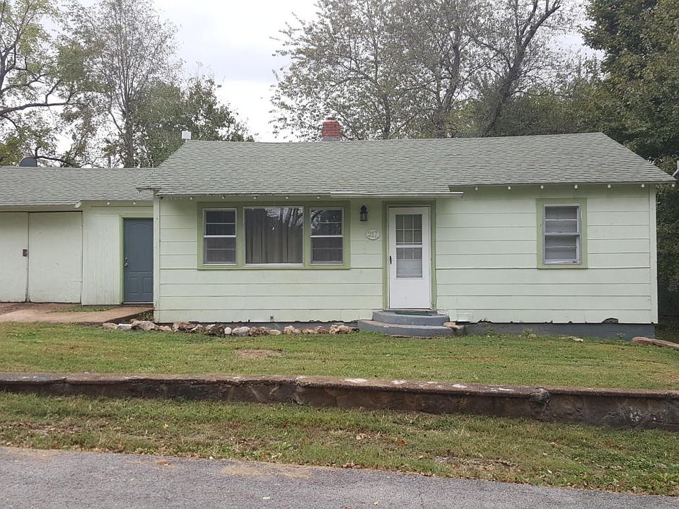 1st image of 217 Woods St