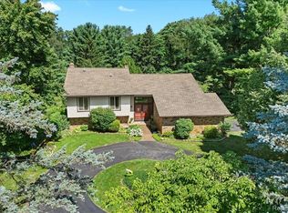 3862 Saddle Ln, Milford, MI 48381