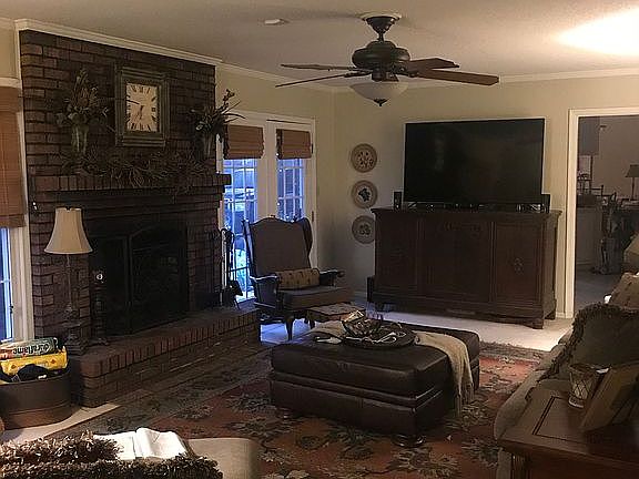 Den off of Kitchen 