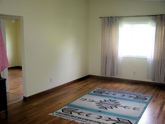 3rd image of 70 Sun Valley Dr