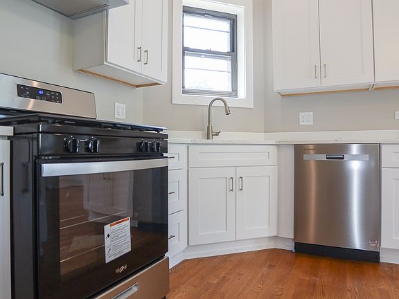 4th image of 1359 W Barry Ave #1F