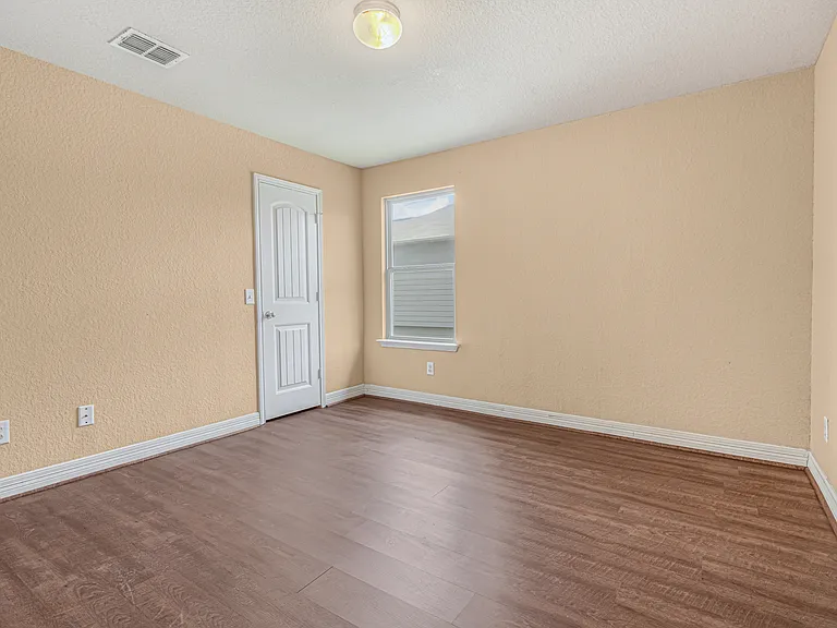5488 Devonwood St — Photo 37