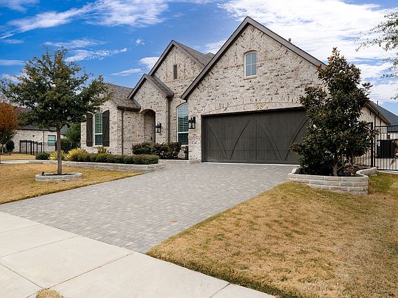 2nd image of 3051 Meadow Dell Dr