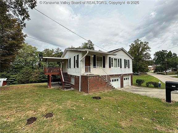 3rd image of 2195 Oakridge Dr