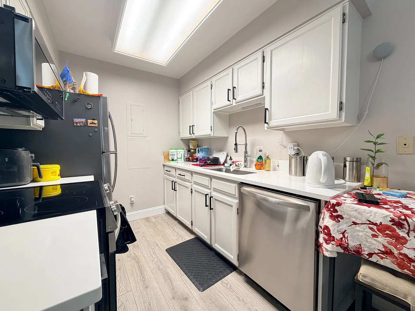 Updated Condo in Aurora — Photo 3