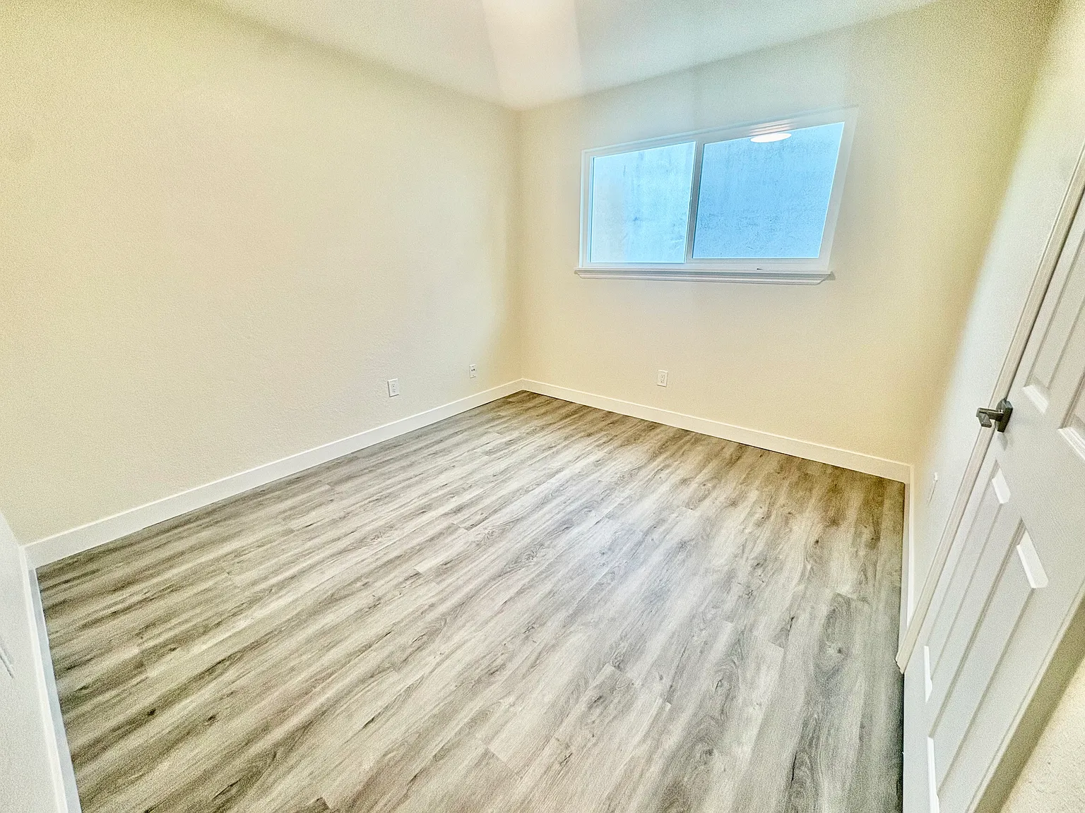 2312 Saint James Pl — Photo 3