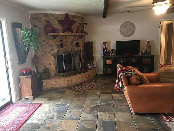 5th image of 4423 Prince Edward Dr