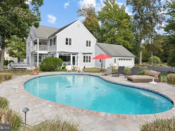 245 Lighthouse View Dr, Stevensville, MD 21666