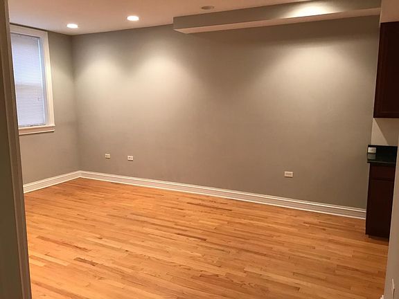 3rd image of 7046 N Damen Ave