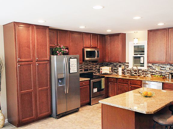 3rd image of 4 Carrington Ct E